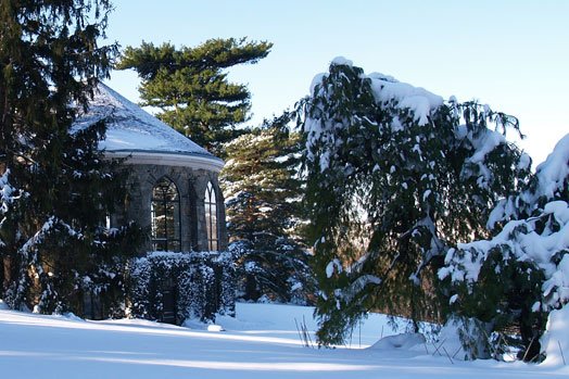 Free admission to Wave Hill garden and conservatory